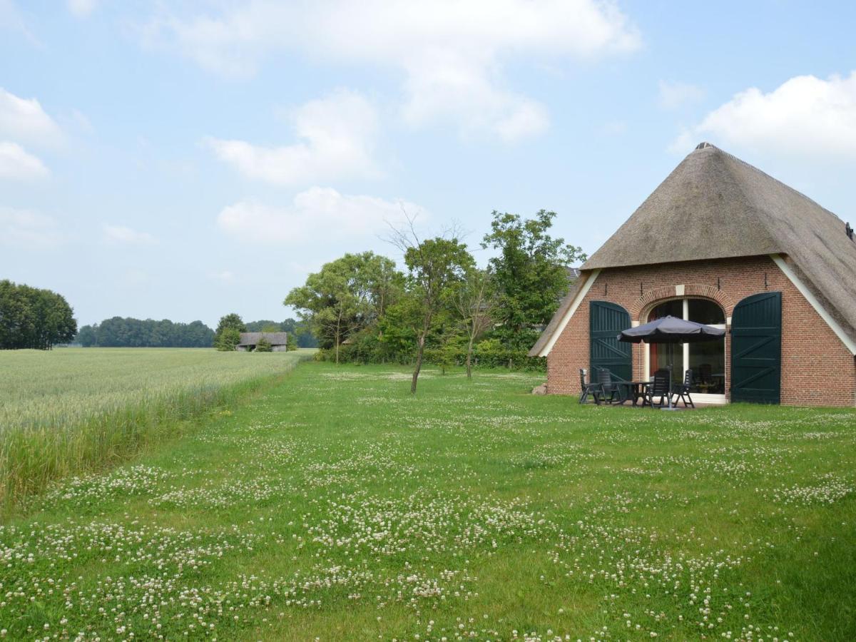 Staying In A Thatched Barn With Box Bed Beautiful View Region Achterhoek Geesteren  외부 사진