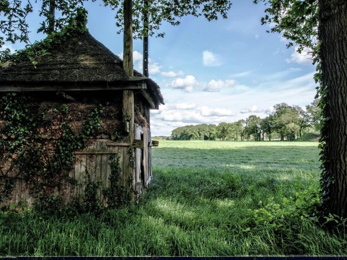 Staying In A Thatched Barn With Box Bed Beautiful View Region Achterhoek Geesteren  외부 사진